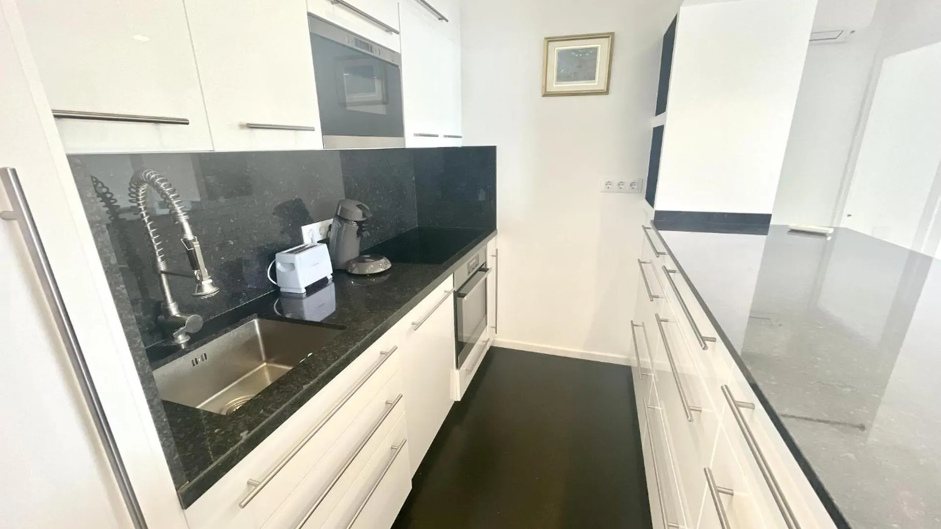 Delfin 7D Apartment Roses